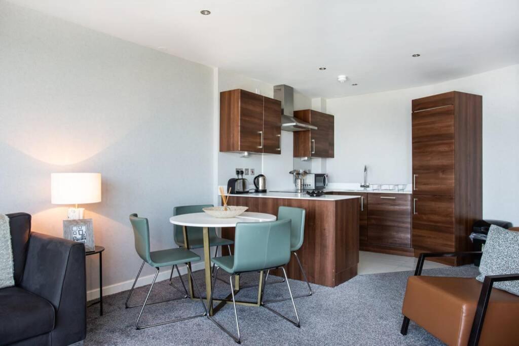Titanic & City Views, Ultra Luxury City Parking Belfast Exterior photo