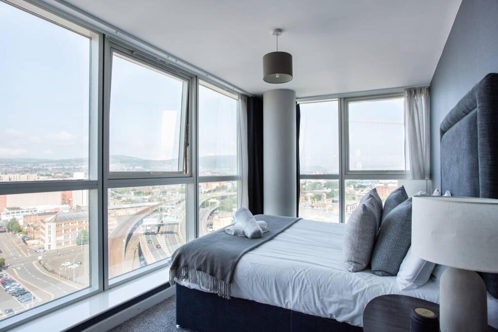 Titanic & City Views, Ultra Luxury City Parking Belfast Exterior photo