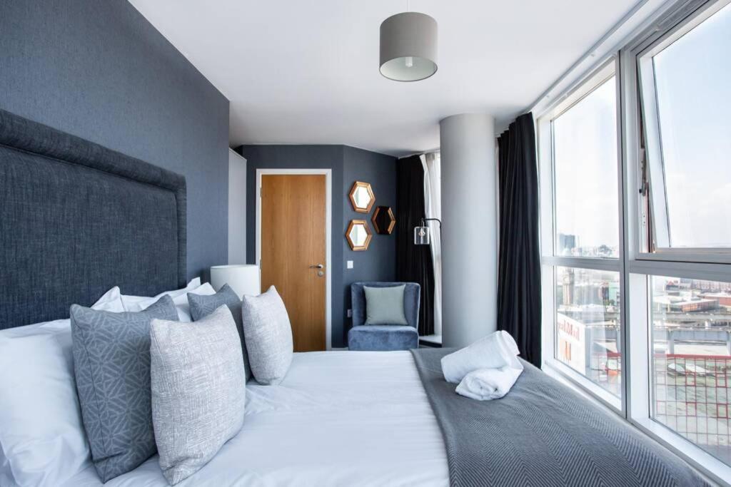 Titanic & City Views, Ultra Luxury City Parking Belfast Exterior photo